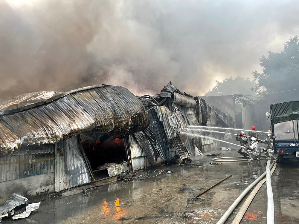 Cháy kho tại Hà Đông, một người tử vong